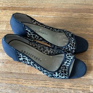 Apostrophe black velvet leopard embossed heels! 7-1/2M